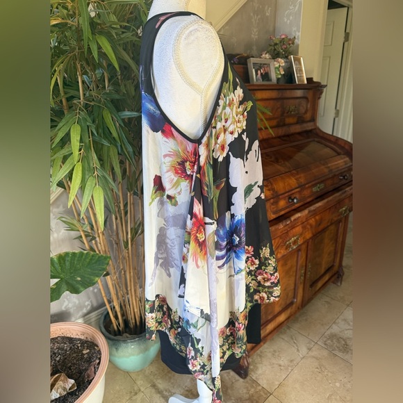 SLNY ladies scarf blouse. Sleeveless Layered size 14
Excellent cond - Picture 7 of 12